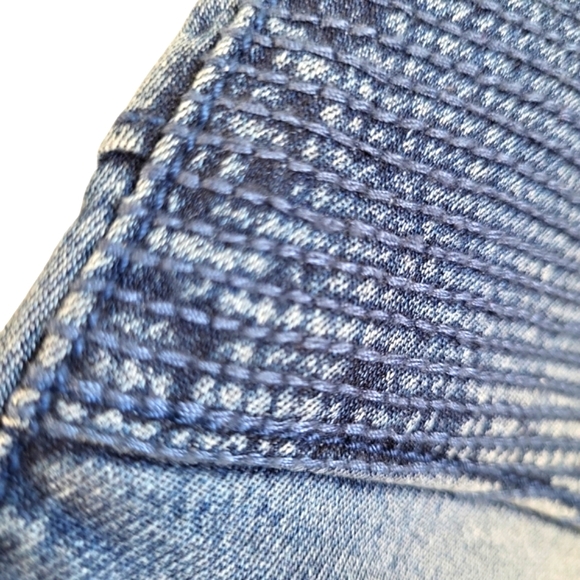 - NEW True Religion Men's Stylish Relaxed Skinny Denim Jeans - Picture 5 of 14